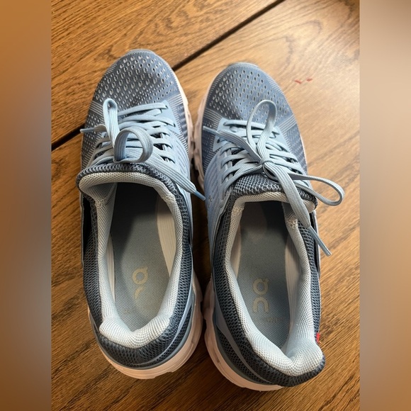 On Cloudswift Sneakers - Picture 5 of 9